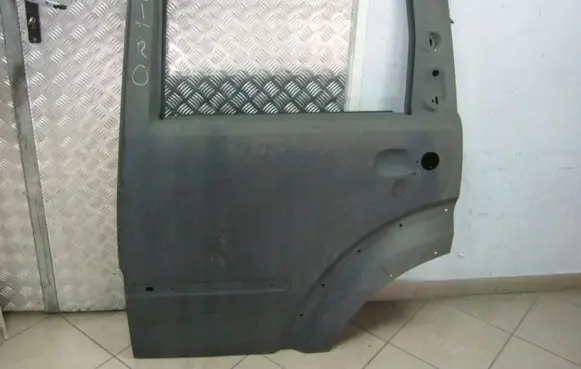 Dodge Nitro Rear door