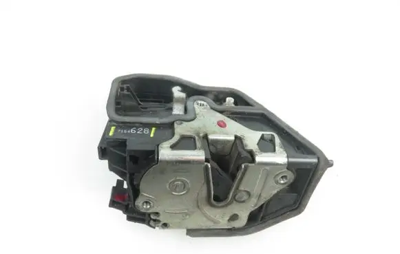 BMW X3 E83 Front door lock 7154628