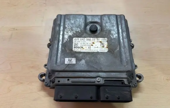 Mercedes-Benz E W212 Engine control unit/module A6429002900