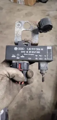 Volkswagen Polo IV 9N3 Coolant fan relay 1J0919506M