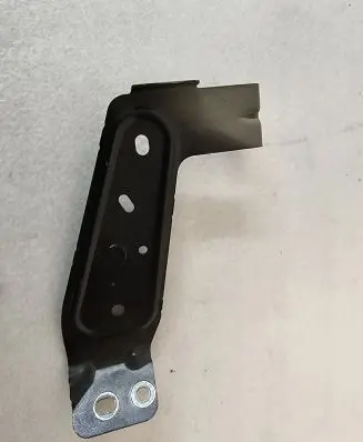 Volvo XC90 Fender mounting bracket