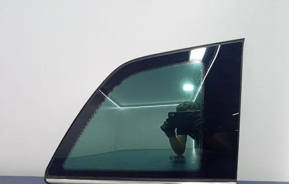 Opel Zafira B Rear side window