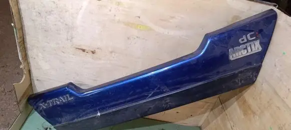 Tailgate trim