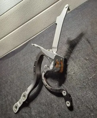 BMW 5 G30 G31 Tailgate/trunk/boot hinge 7390413