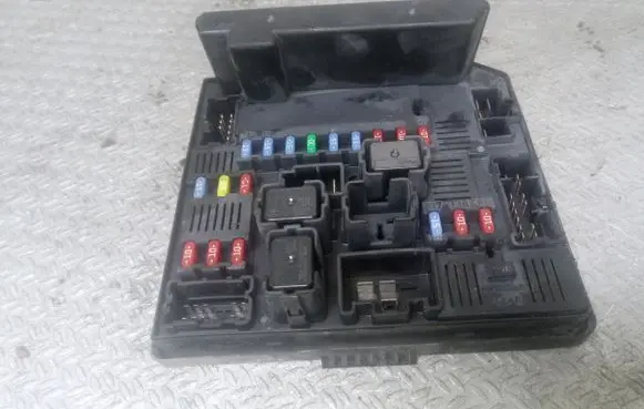 Nissan Qashqai Fuse module 284B7JD00B