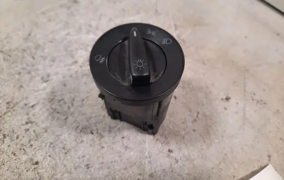 Volkswagen Golf IV Light switch 1C0941531
