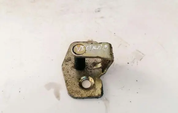 Opel Vectra B Front door lock loop/hook striker 