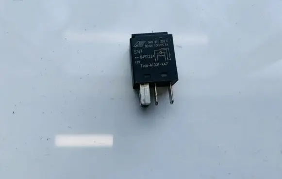 Volkswagen Jetta V Other relay 7m0951253c 95vw10k705ea