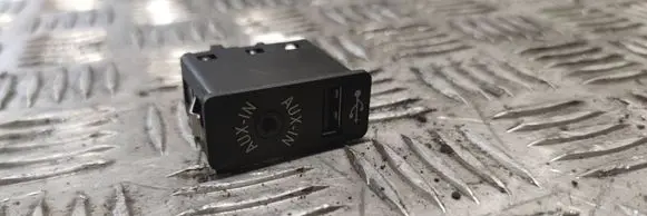 BMW 2 F22 F23 AUX in-socket connector 84109266607
