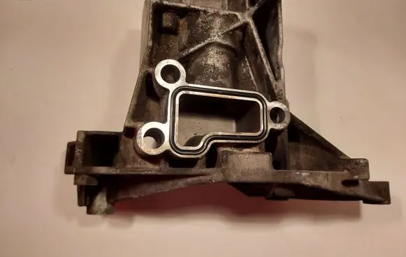 Volkswagen Touareg I Power steering pump mounting bracket 059145169AA