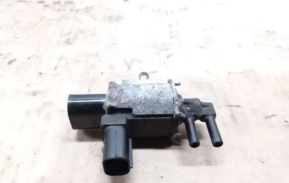Ford C-MAX I Vacuum valve 4M5G9A500