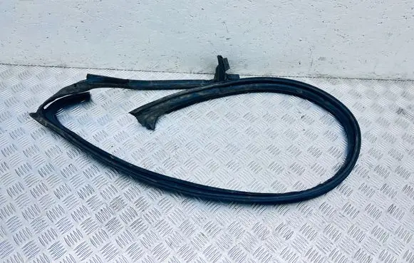 Bentley Continental Front door rubber seal 3T8867567