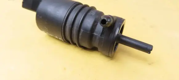 Mercedes-Benz C W204 Windscreen/windshield washer pump A2218690121