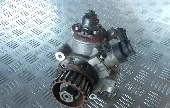 Ford Focus Fuel injection high pressure pump 0445010592 9811347280