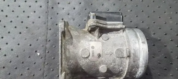 Audi A4 S4 B5 8D Mass air flow meter 037906461b afh60-10a