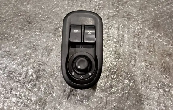 Renault Master III Electric window control switch 8200637849