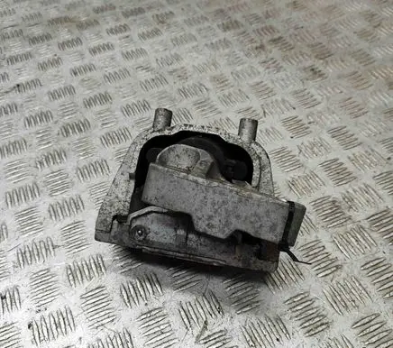 Volkswagen Tiguan Engine mount bracket 5N0199262L