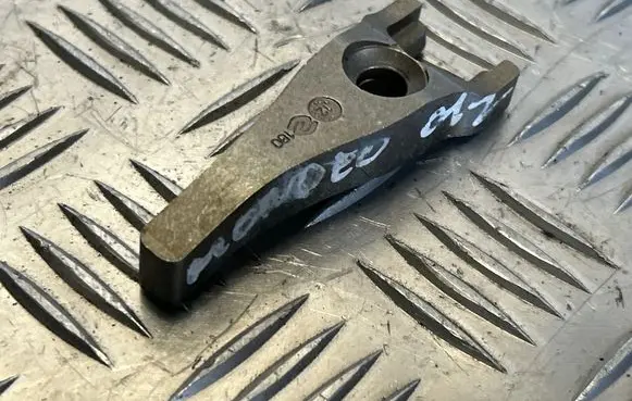 Ford Mondeo MK IV Fuel Injector clamp holder 