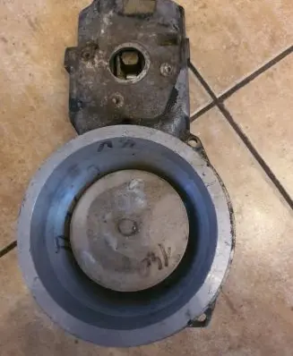Volkswagen Golf II Fuel distributor 0438120195 027133353