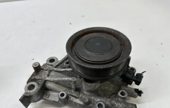 Opel Insignia B Water pump 55505570