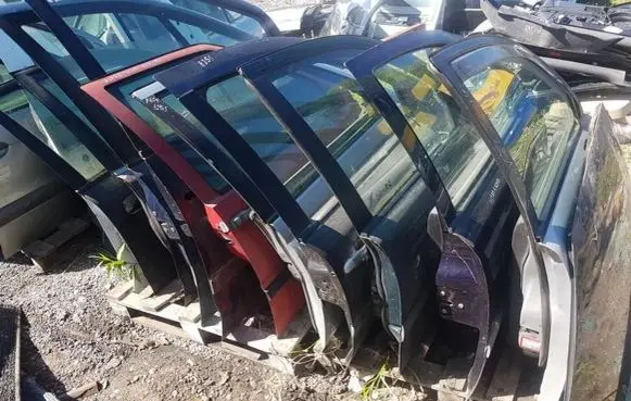 Volvo 850 Front door raudonos