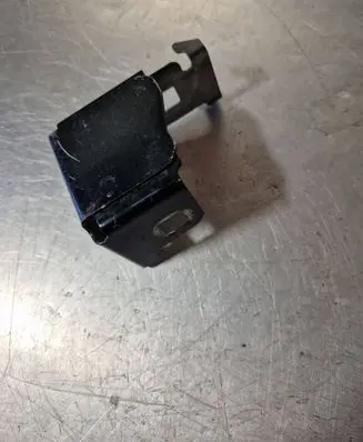 Fender mounting bracket