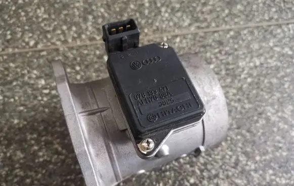 Audi A6 S6 C5 4B Mass air flow meter 078133471