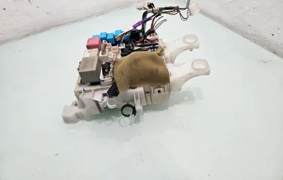 Toyota RAV 4 (XA30) Fuse module 8273042020