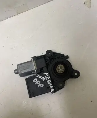Renault Megane III Front door window regulator motor 807301396R