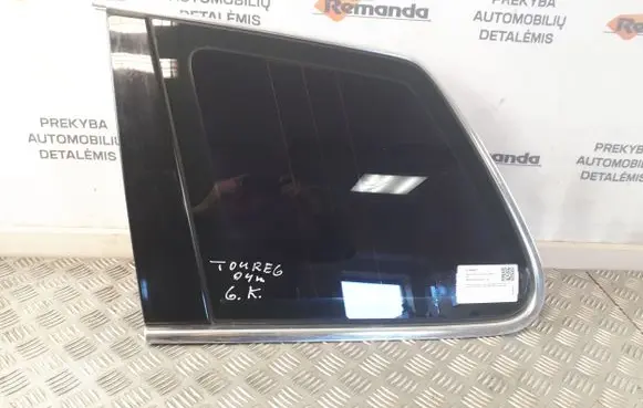 Volkswagen Touareg I Rear side window 7L6845297