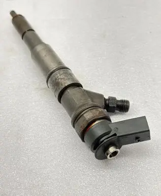 BMW 5 E60 E61 Fuel injector 7793836