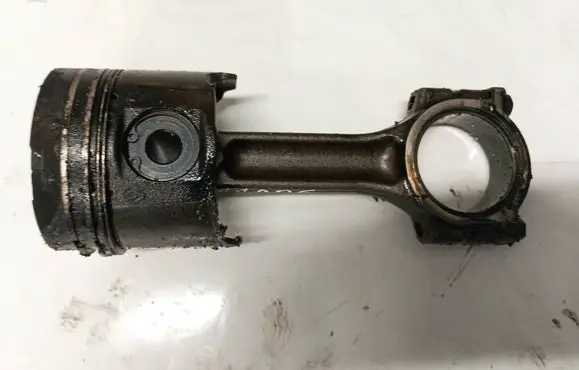 Suzuki Grand Vitara II Piston with connecting rod 