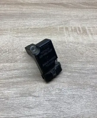 Toyota Avensis T250 Mass air flow meter 2220427010 AFH70M23