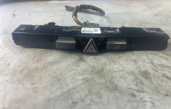 Opel Astra H Hazard light switch 03758075 13100105