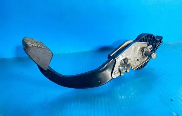 Opel Astra K Brake pedal 20200123 00224940