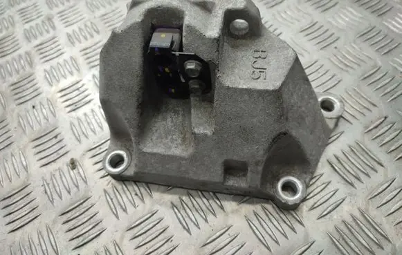 KIA Sorento Gearbox mounting bracket