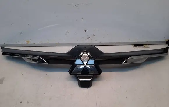 Mitsubishi Colt VII Front bumper upper radiator grill 623845933R