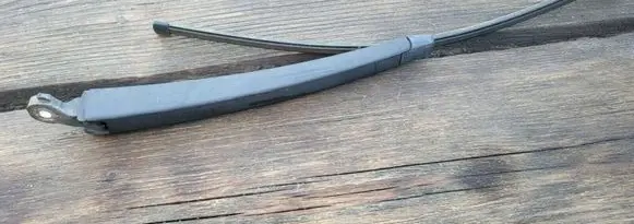 Volkswagen Touran I Rear wiper blade arm 1T0955707A