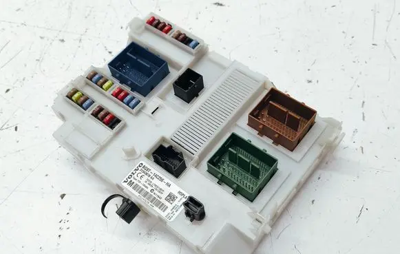 Volvo XC70 Fuse module 31343678AA BG9T14C256HA