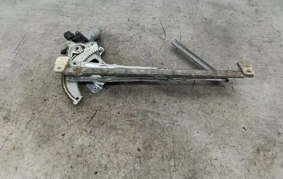 Mitsubishi Outlander Front door window regulator with motor 