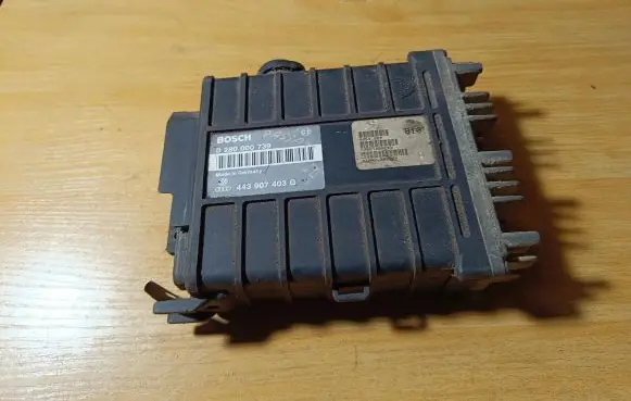 Volkswagen PASSAT B3 Engine control unit/module 443907403G 0280000739