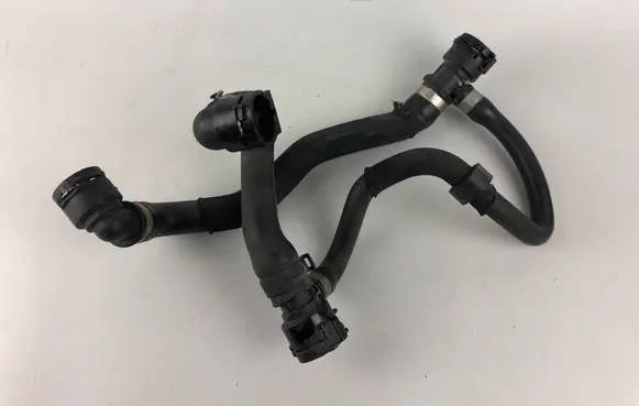 Engine coolant pipe/hose