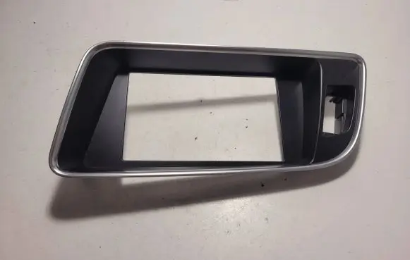 Radio/GPS head unit trim