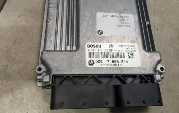 BMW 5 E60 E61 Engine control unit/module 0281015129 170199214 7809944