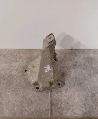 Audi A6 S6 C5 4B Engine mounting bracket 8D0199307K