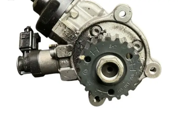 Volkswagen Tiguan Fuel injection high pressure pump 04L130755E 0445010538 11310516