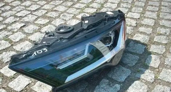 Audi Q7 4M Headlight/headlamp 4M0941011B