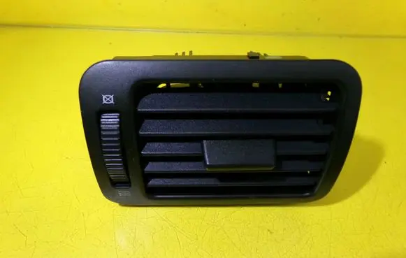 Skoda Octavia Mk1 (1U) Dashboard side air vent grill/cover trim 1U1819702