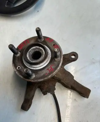 Hyundai Getz Front wheel hub spindle knuckle 213