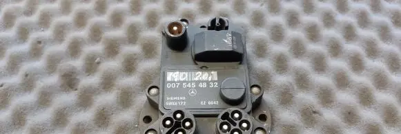 Mercedes-Benz 190 W201 Ignition amplifier control unit 0075454832 5WK6172 EZ0042